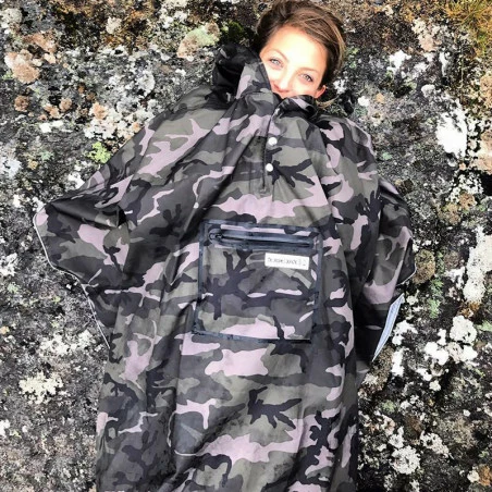 Poncho Pluie Urbain THE PEOPLE'S PONCHO 3.0 Edition Limitée Camo 5 Poncho Pluie Urbain THE PEOPLE'S PONCHO 3.0 Edition Limitée Camo – Image 3