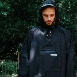 Poncho Pluie Urbain THE PEOPLE'S PONCHO 3.0 Noir -Antivol Vélo Soldes poncho pluie urbain the people s poncho 30 noir 2
