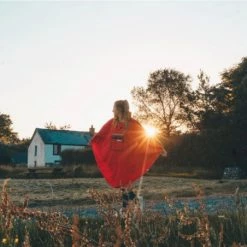 Poncho Pluie Urbain THE PEOPLE'S PONCHO 3.0 Rouge -Antivol Vélo Soldes poncho pluie urbain the people s poncho 30 rouge 5